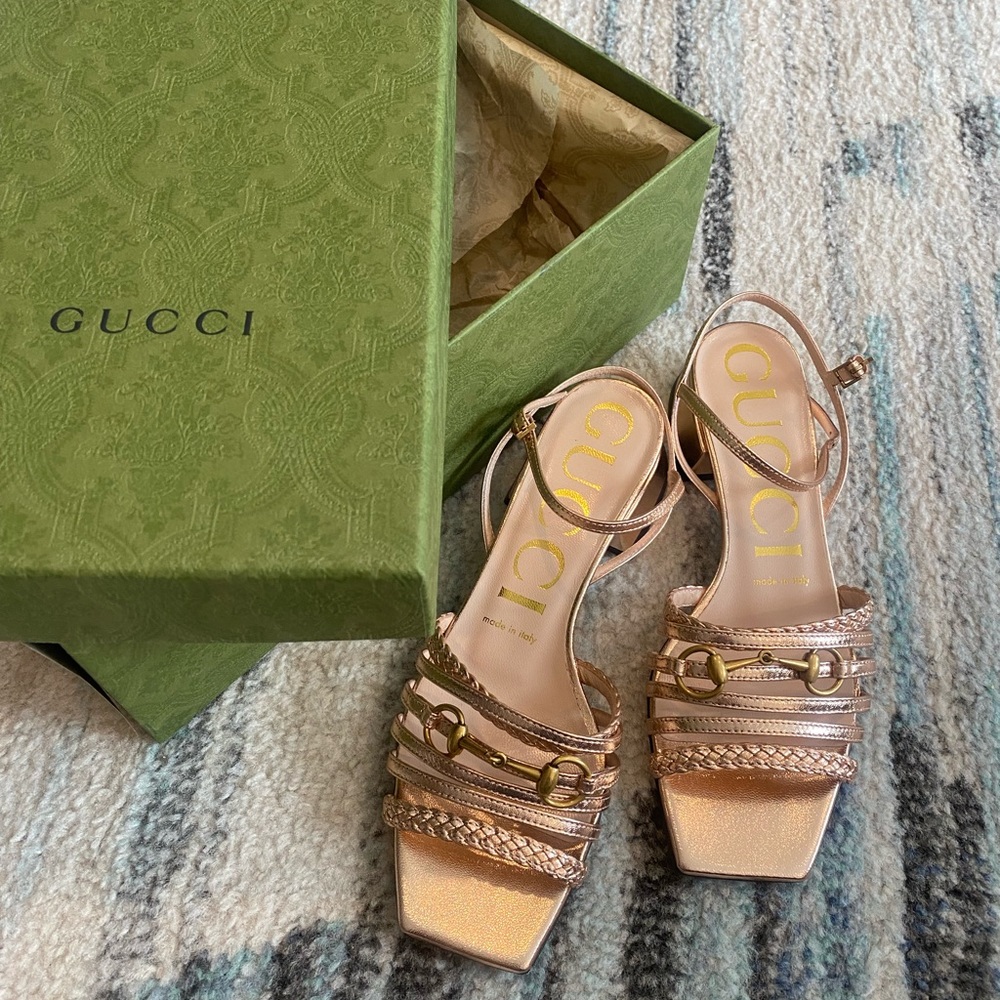 Gucci women's Horsebit  Logo Metallic Leather Strap Sandals 36 Color Salmone new